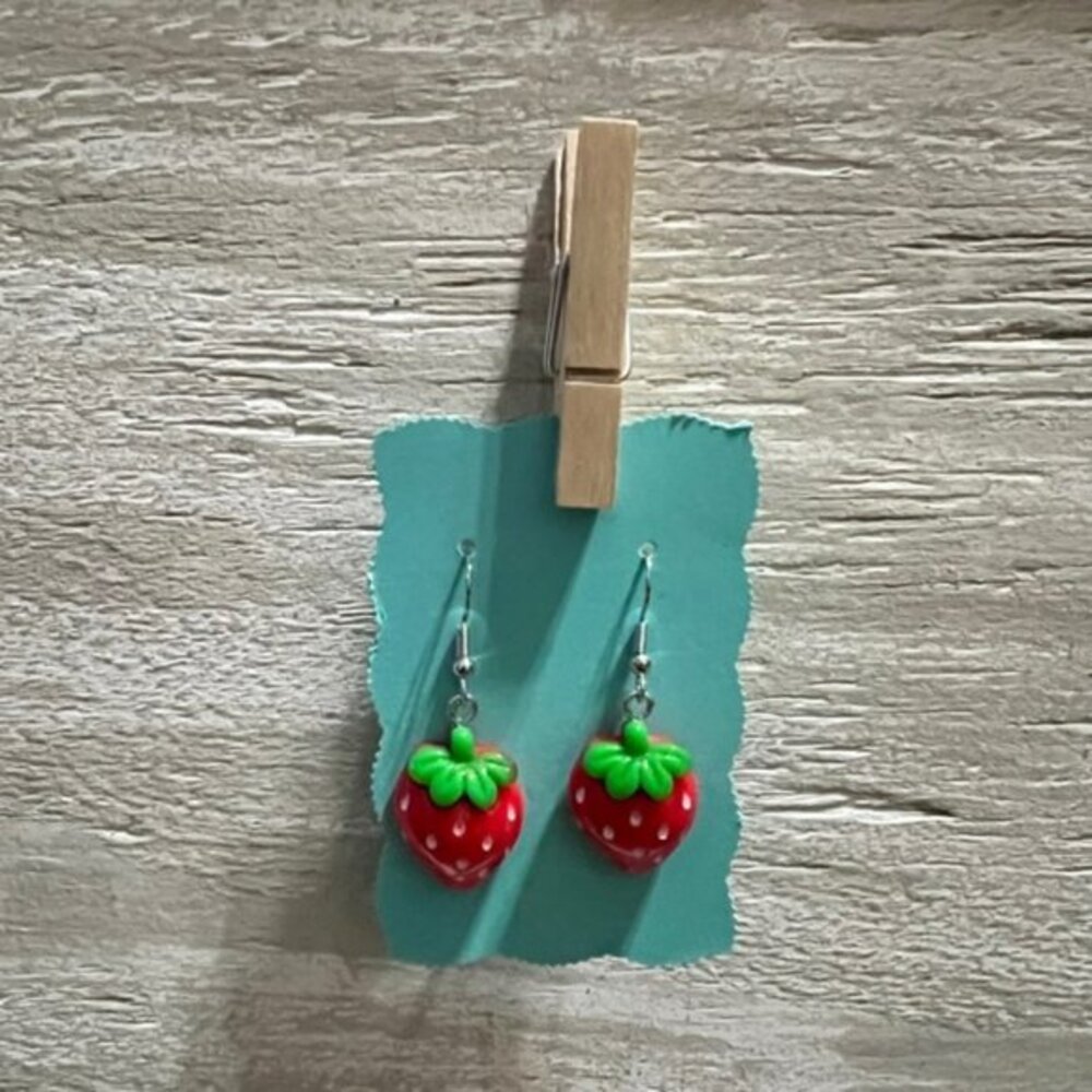 New Resin Strawberry Hanging Earrings